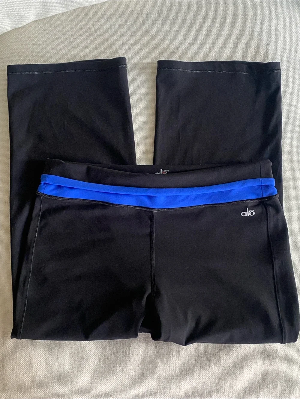 ALO Cool Fit Yoga Black Crop Leggings with Blue Fold over Waistband Size M